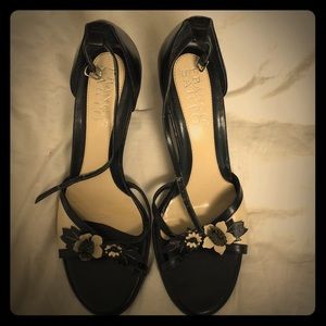 Franco Sarto heels w/ black cream flowers Sz9
